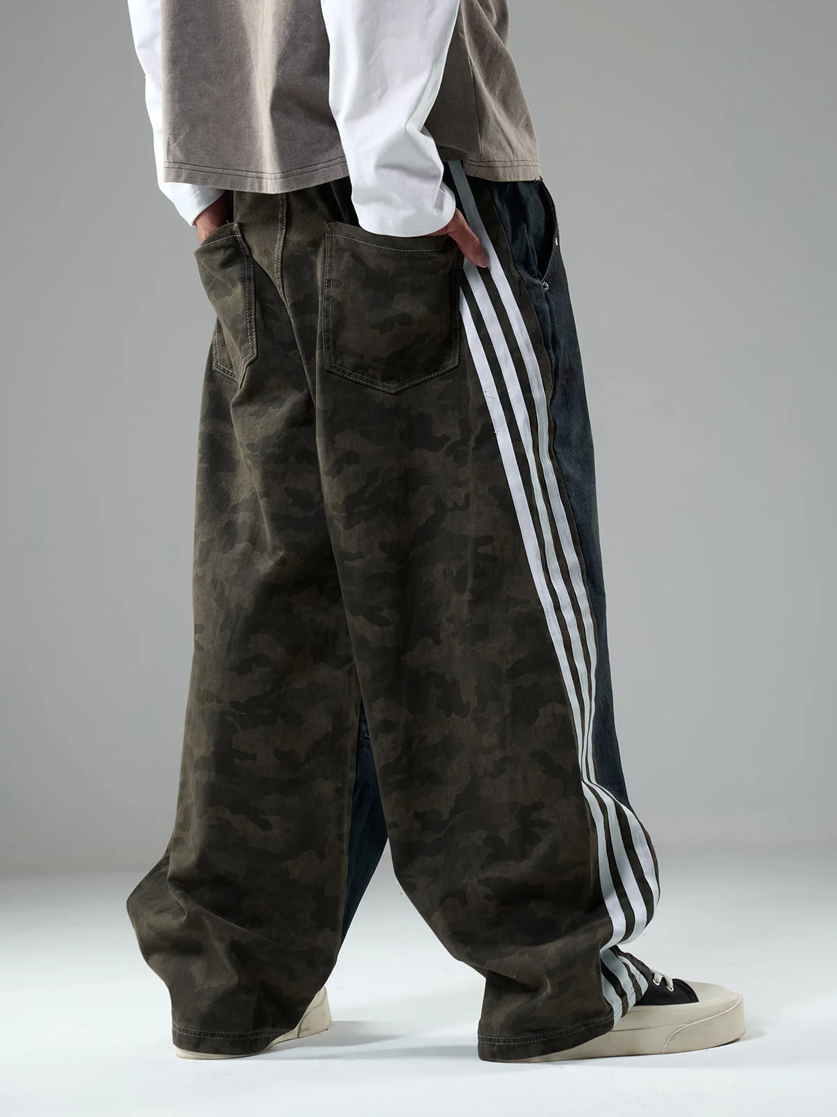 Washed Stripe Patchwork Totem Print Baggy Jeans - Image 4