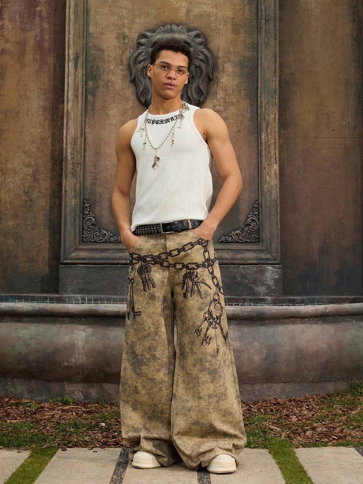 Distressed Chain And Key Print Baggy Pants - Image 11