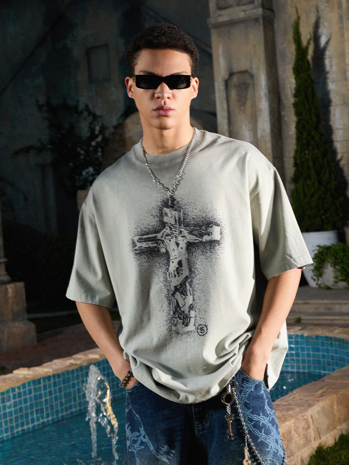 Distressed Rebellious Gun and Cross Print T-Shirt