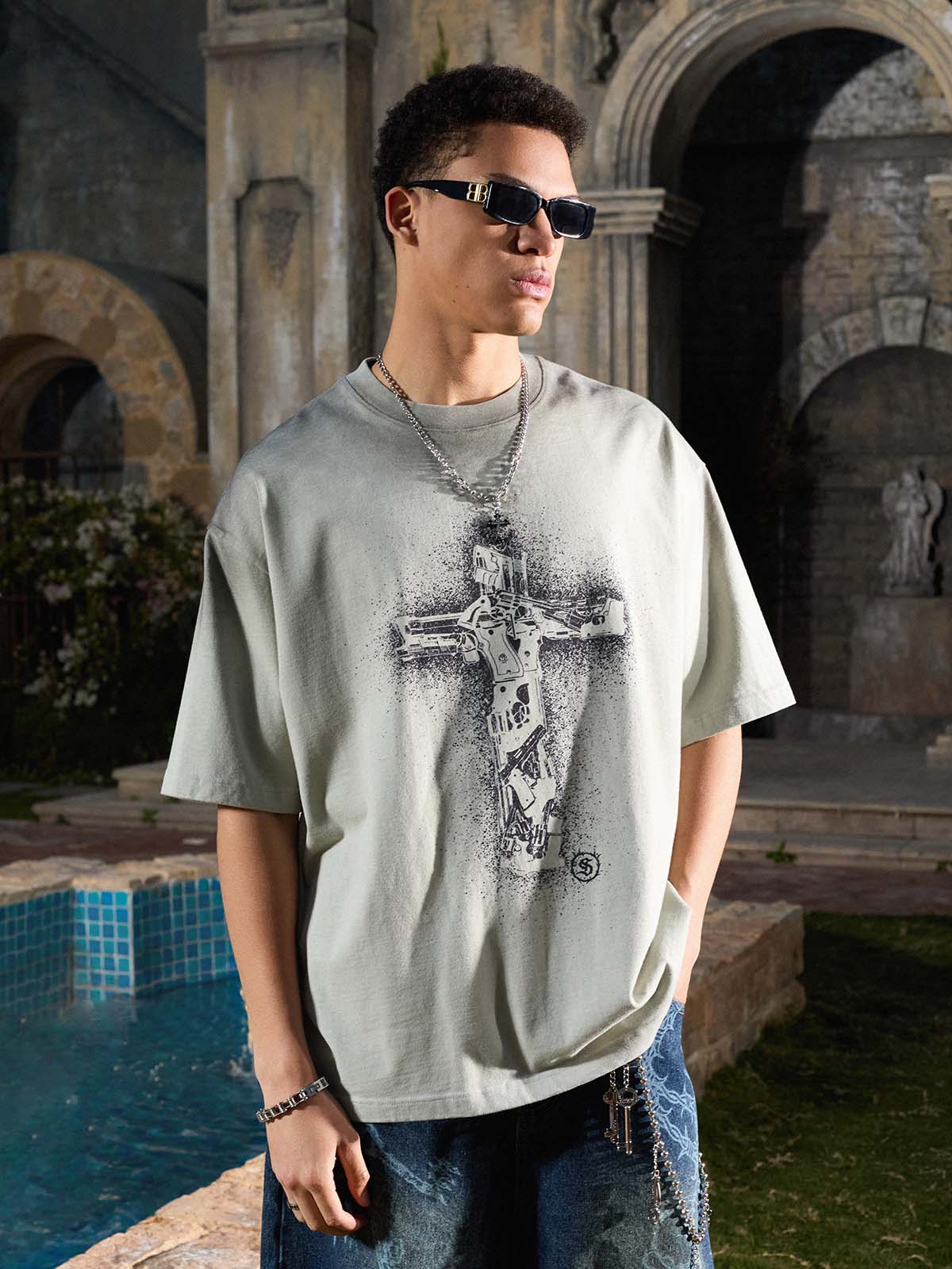 Distressed Rebellious Gun and Cross Print T-Shirt - Image 5