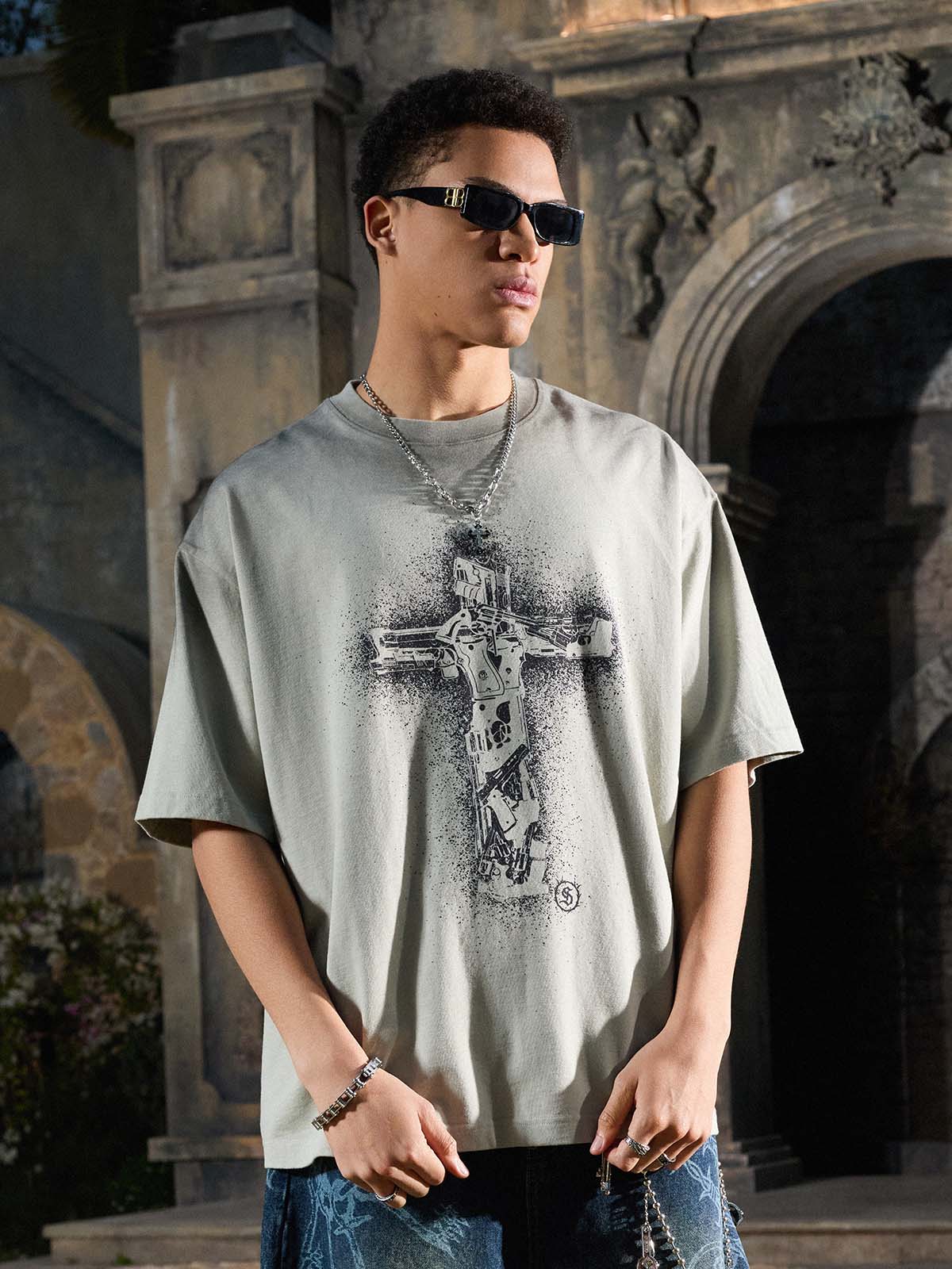 Distressed Rebellious Gun and Cross Print T-Shirt - Image 7