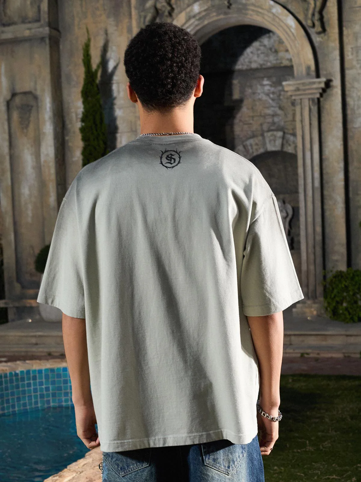 Distressed Rebellious Gun and Cross Print T-Shirt - Image 9