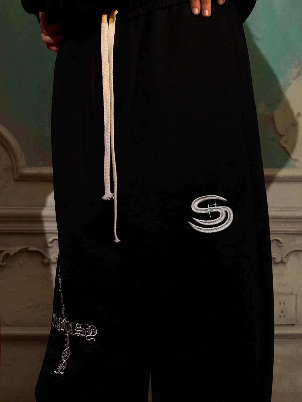 Gothic Letter Cross Embroidery Zip Up Hoodie and Sweatpants Set - Image 9