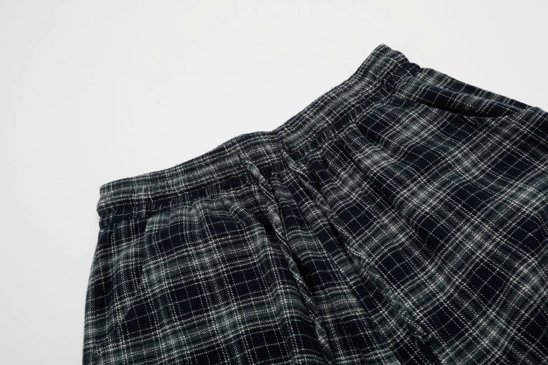 Plaid Linen-Blend Distressed Cargo Cropped Pants - Image 4
