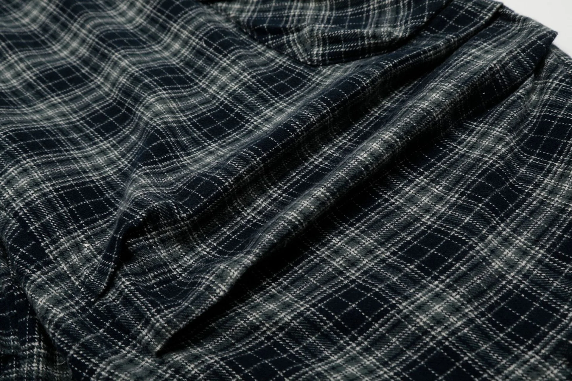 Plaid Linen-Blend Distressed Cargo Cropped Pants - Image 6