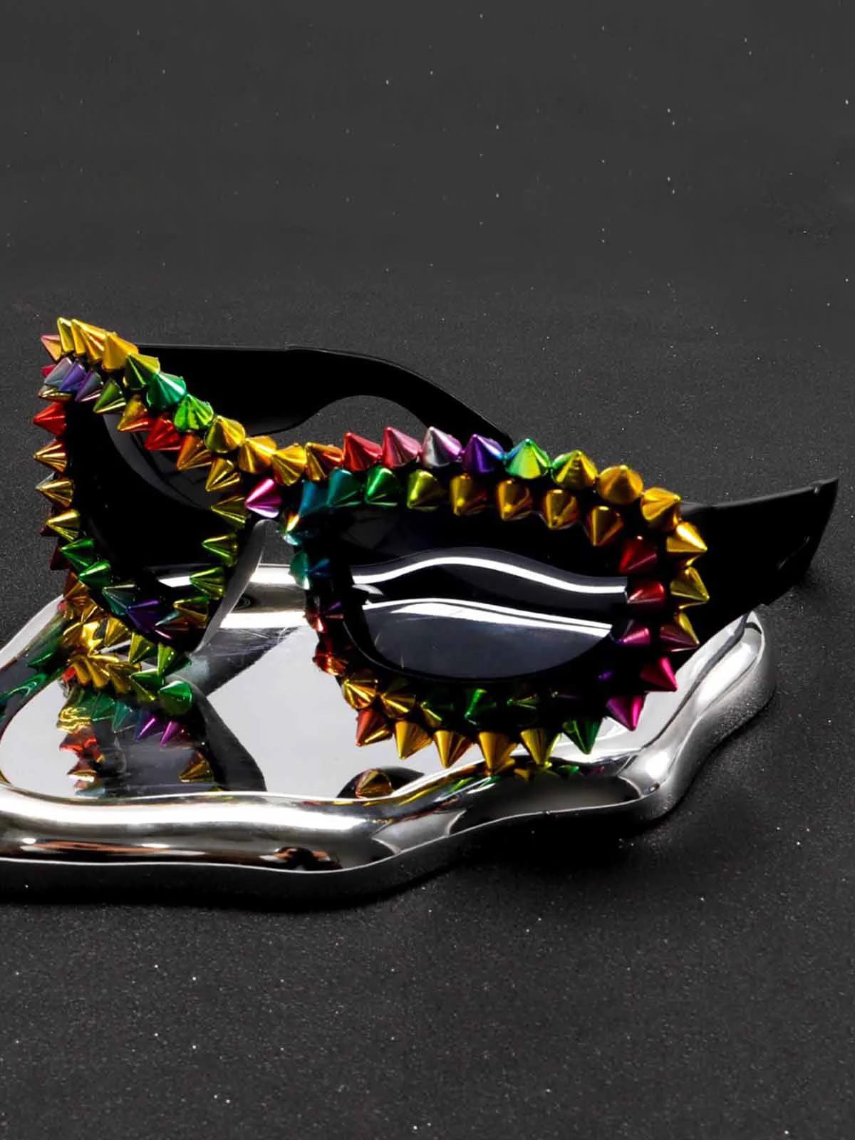 Retro High-Street Multicolor Spike Studded Sunglasses - Image 6
