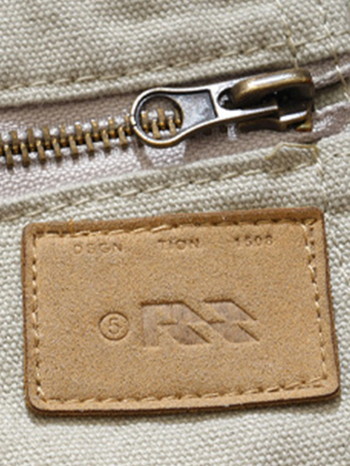 Retro Structured  Design Cargo Shorts - Image 4