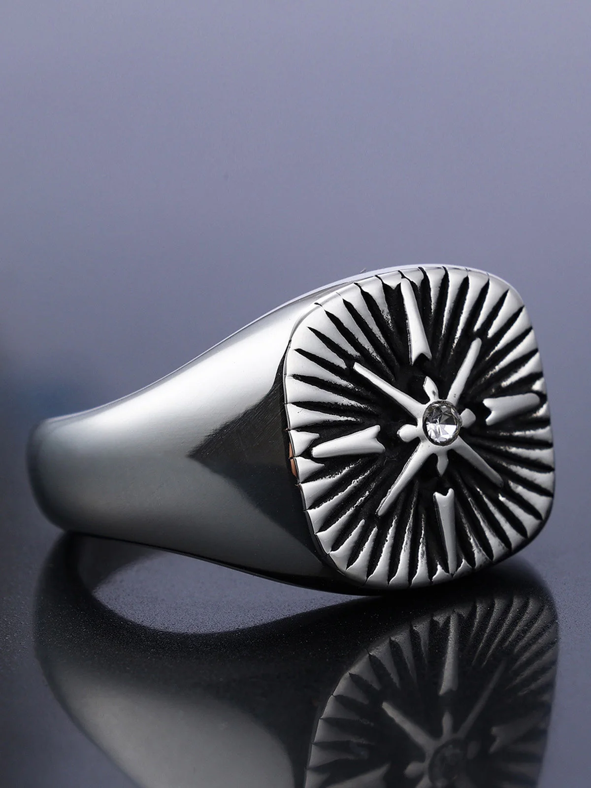 Vinatege Nordic Navigator Compass Cross Ring - Image 3