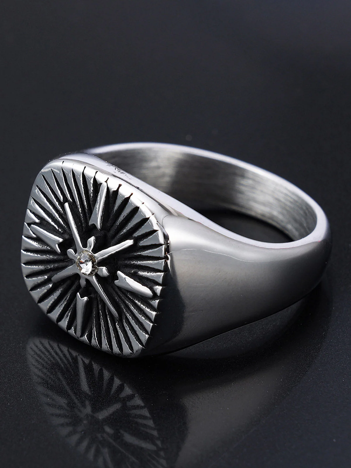 Vinatege Nordic Navigator Compass Cross Ring - Image 4
