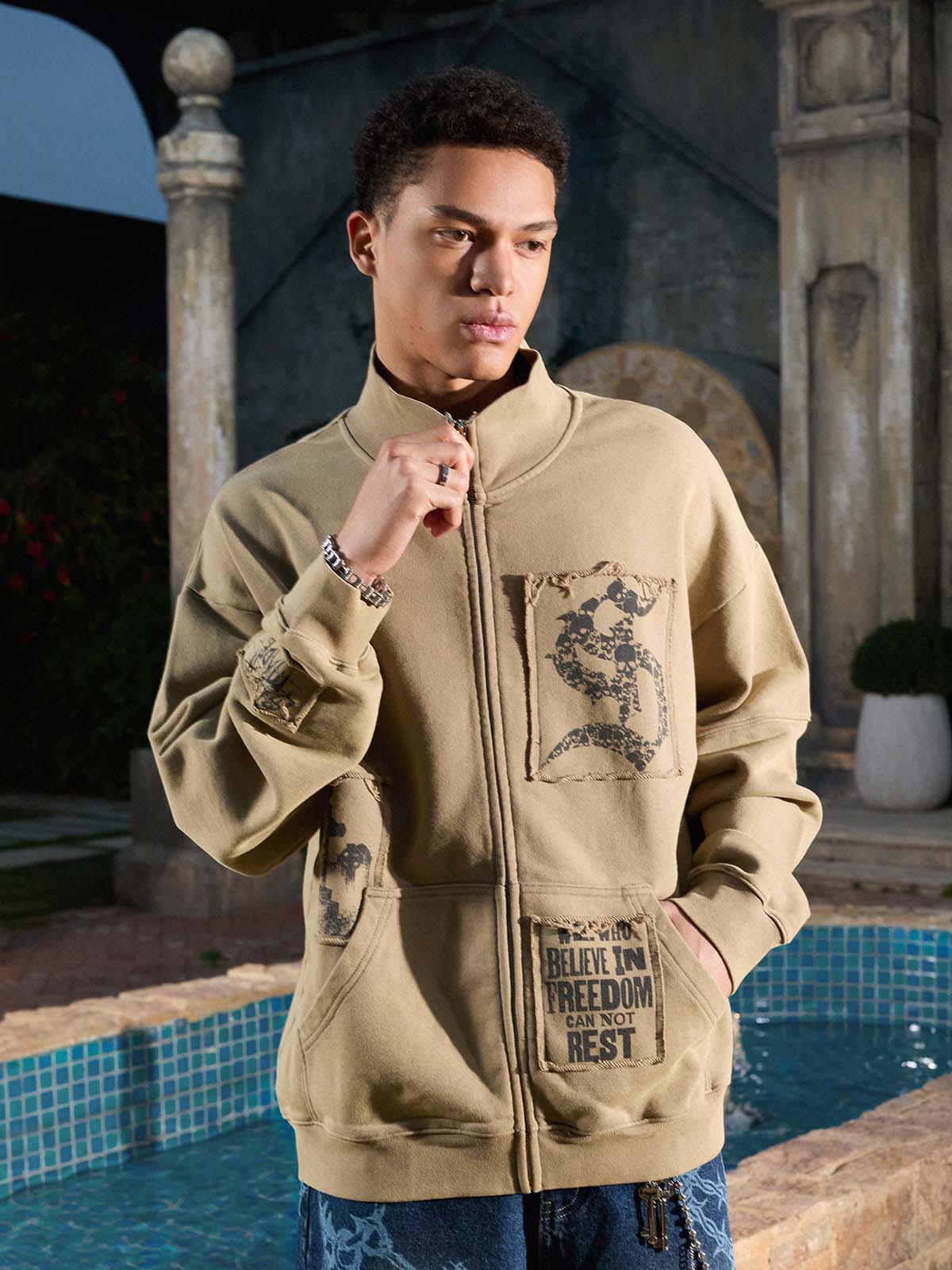 Vintage Patchwork Graphic Stand Collar Zip Up Sweatshirt - Image 5