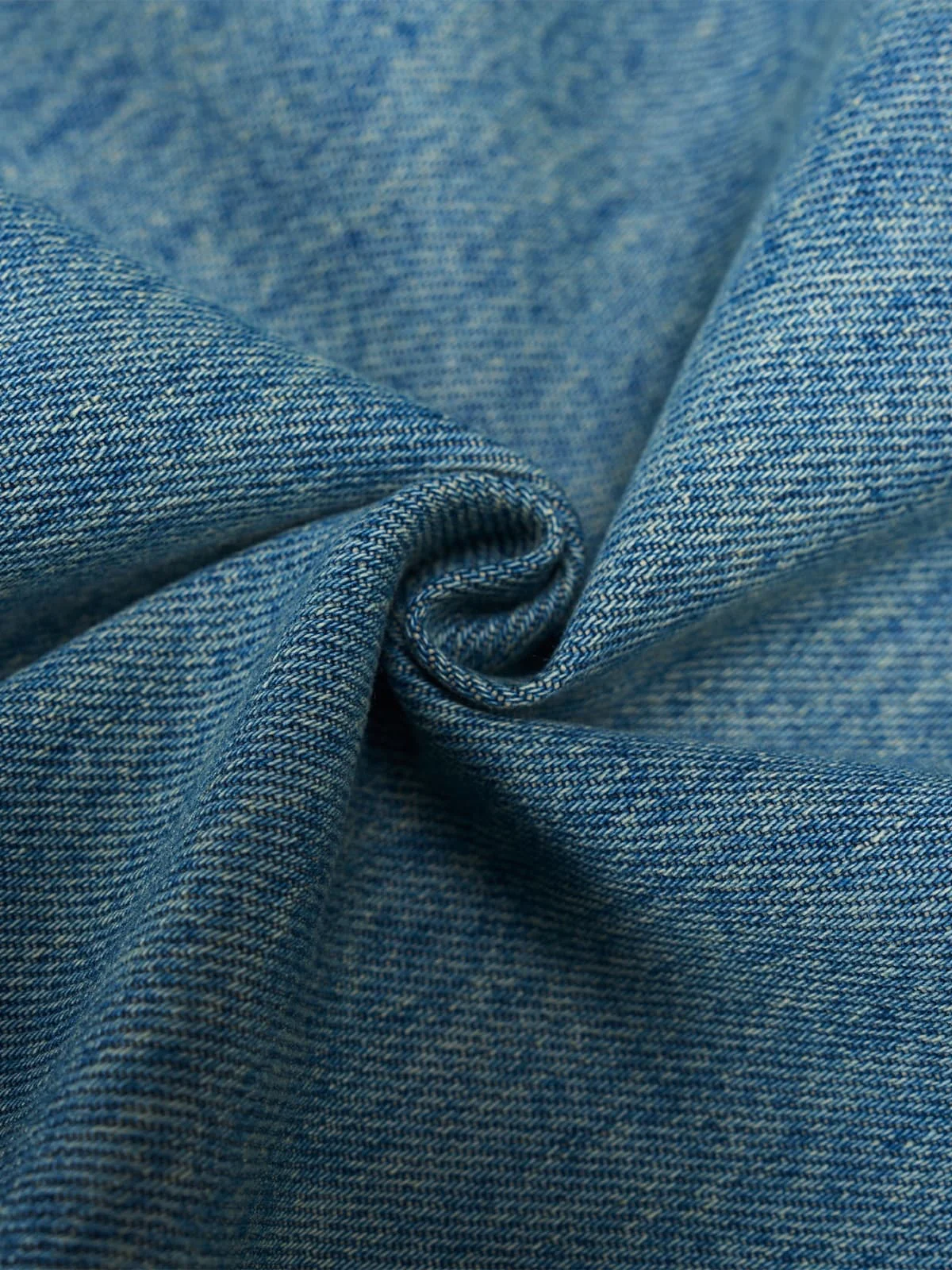 Vintage Light-Wash Pleated Barrel Jeans - Image 11